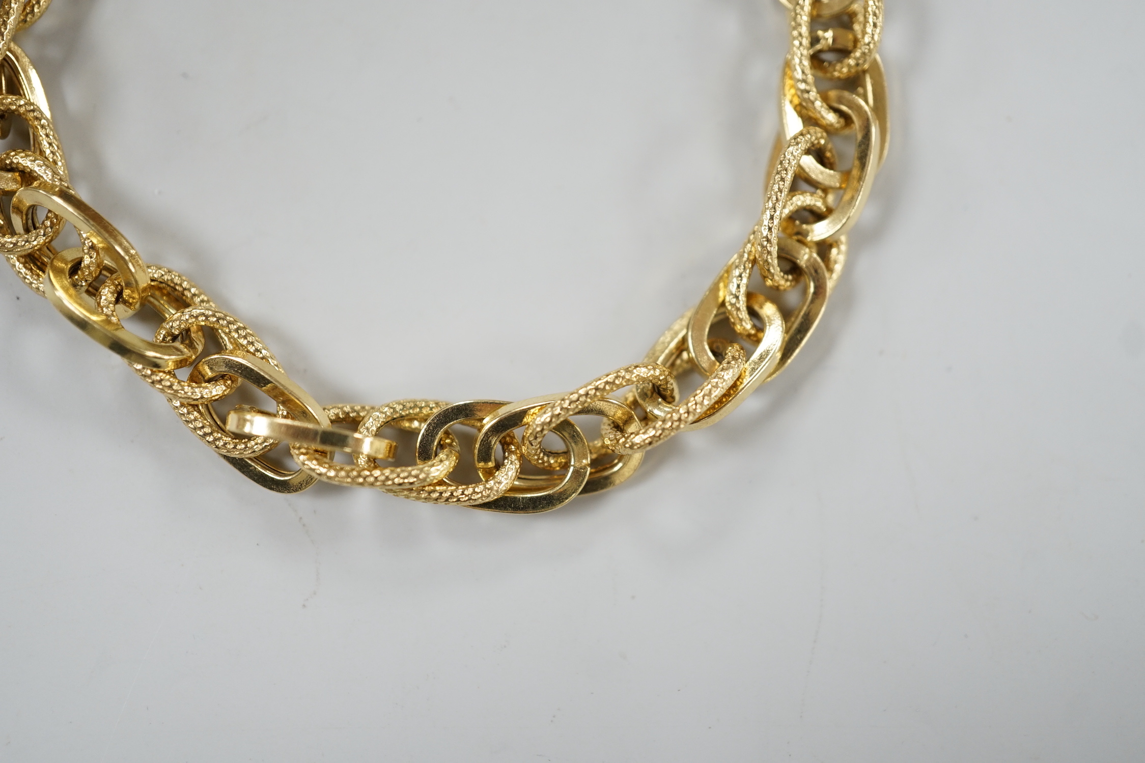 A 20th century Italian 750 yellow metal bracelet, 19cm